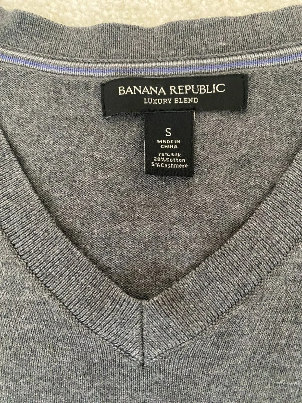 Banana Republic men’s neck